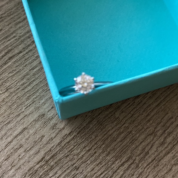 Platinum Tiffany’s Solitaire Nearly Flawless .45ct - Picture 5 of 5